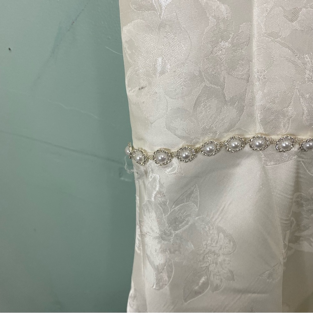 V Chapman Gianna White Baroque Floral Size 12 Mini Embellished FLAWED FLAWED - Picture 8 of 12